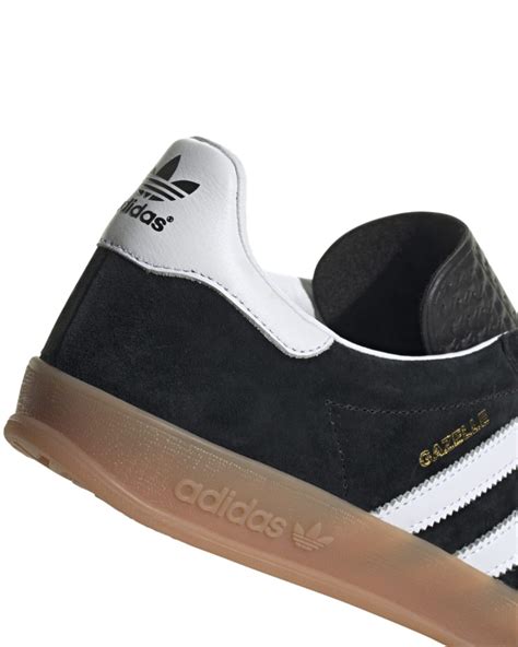 sneakers garage